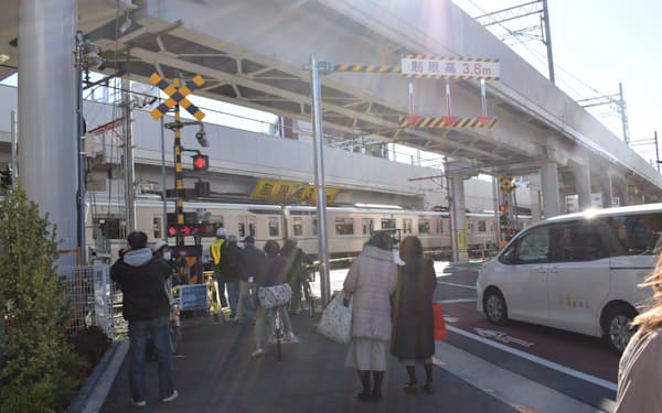 竹ノ塚駅の「開かずの踏切」は解消されることとなる（22日、東京・足立区）