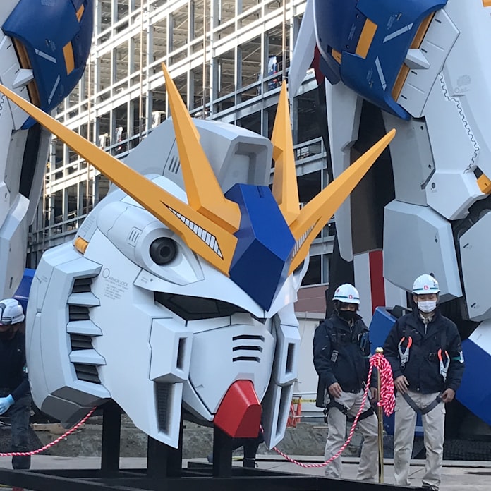 実物大は 伊達じゃない 福岡でガンダム像 お披露目 日本経済新聞 実物大は 伊達じゃない 福岡でガンダム像 お披露目 日本経済新聞