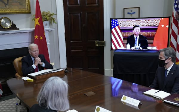 中国はここ数年、対米関係の悪化と歩調を合わせるように米国債保有を減らしてきた（2021年11月の米中首脳会談）＝AP