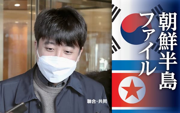 22日、ソウル市内で記者団の取材に応じる保守系最大野党「国民の力」の李俊錫代表=聯合・共同