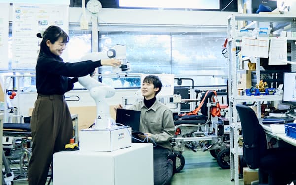 大  阪電気通信大では実際に社会の役に立つロボットの開発に力を入れる