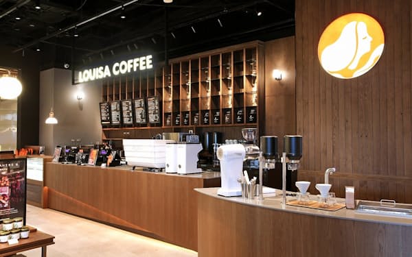 CCCはカフェなどを併設した複合型店舗の展開を進める（写真は台湾の店 舗）