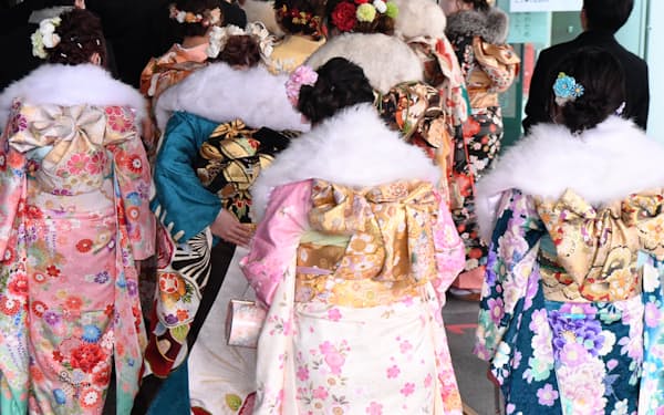 成人年齢になると法律上は大人とみなされる