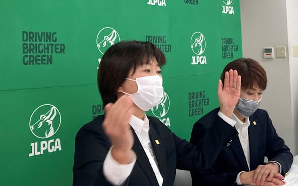 来季日程をリモートで発表する日本女子プロゴルフ協会の小林浩美会長=JLPGA提供