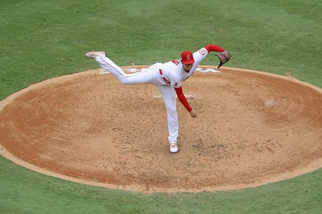 大谷の ジャイロ 進化 握りと縫い目が織りなす魔球 日本経済新聞 大谷の ジャイロ 進化 握りと縫い目が織りなす魔球 日本経済新聞