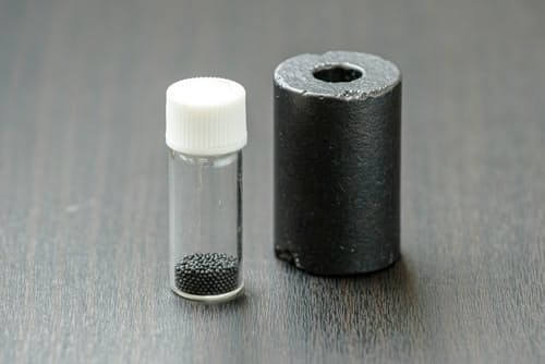 燃料棒は黒鉛で覆われており、その中に詰められたペレット状のウラン燃料もセラミック材などで保護されている