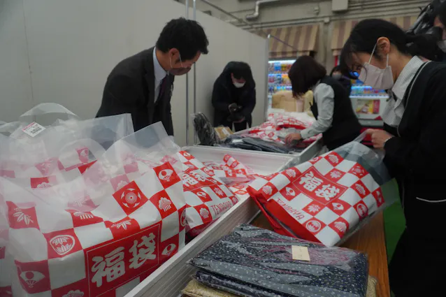 中国地方の百貨店 福袋の準備進む 混雑避け年末販売も 日本経済新聞 中国地方の百貨店 福袋の準備進む 混雑避け年末販売も 日本経済新聞