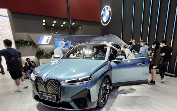 中国合弁会社の出資比率の引き上げを計画している独BMW(11月、広東省広州市)