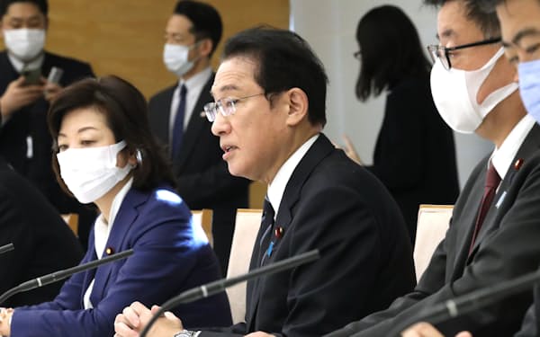 孤独・孤立対策推進会議で発言する岸田首相（28日午前、首相官邸）