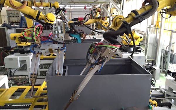 中国は５カ年計画でロボット産業の発展を目指す（大連の工場）