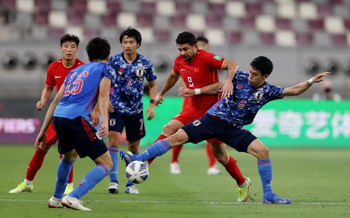 中国サッカー はじけたバブル 親会社不振で給与滞り 日本経済新聞