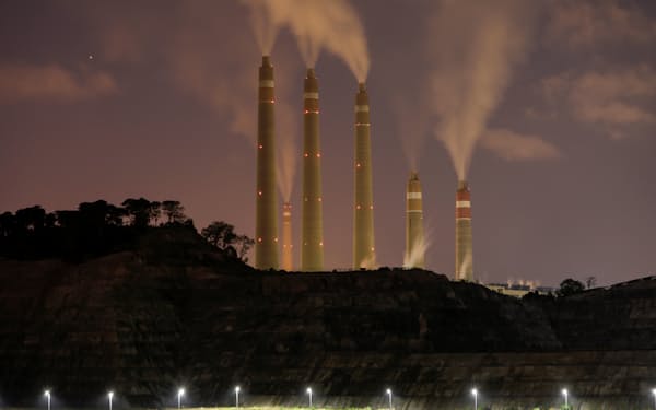 インドネシアの発電の6割は石炭に依存する（バンテン州、2020年7月）＝ロイター