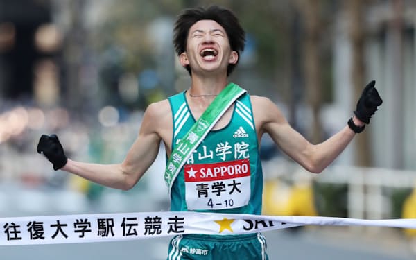 大会新記録で２年ぶり６度目の総合優勝を果たした青山学院大のアンカー・中倉