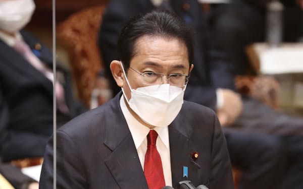 参院予算委で答弁する岸田首相（2021年12月17日）