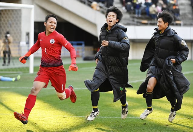 全国高校サッカー 4強そろう 前々回vの静岡学園は敗退 日本経済新聞 全国高校サッカー 4強そろう 前々回vの静岡学園は敗退 日本経済新聞