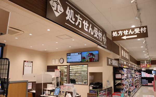 クスリのアオキHDは今期、調剤薬局を100店新設する（石川県白山市の店舗）