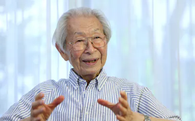 インタビューに答える黒井千次さん(2021年7月)