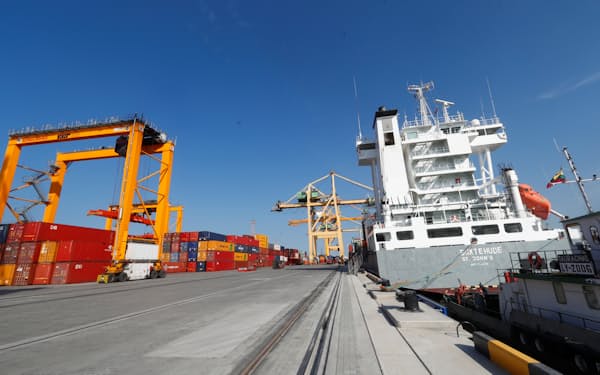 中国はリトアニアからの輸入を止めるなどの強硬措置に出ている（リトアニアのクライペダ港）=ロイター