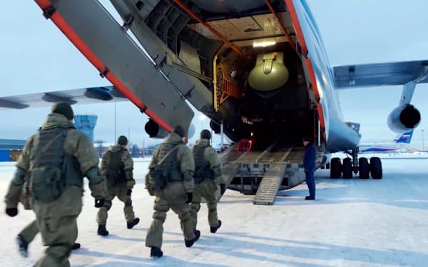 ロシアは6日、CSTOの決定を受けて空挺部隊をカザフに派遣した＝ロシア国防省提供・ＡＰ