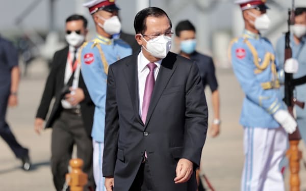 7日、ネピドーに到着したフン・セン首相（ミャンマー国軍提供）