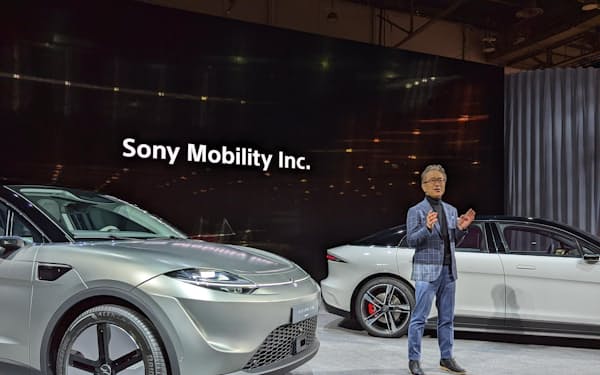 新型の電気自動車(EV)である「VISION-S 02」を発表した吉田憲一郎ソニーグループ会長兼社長
