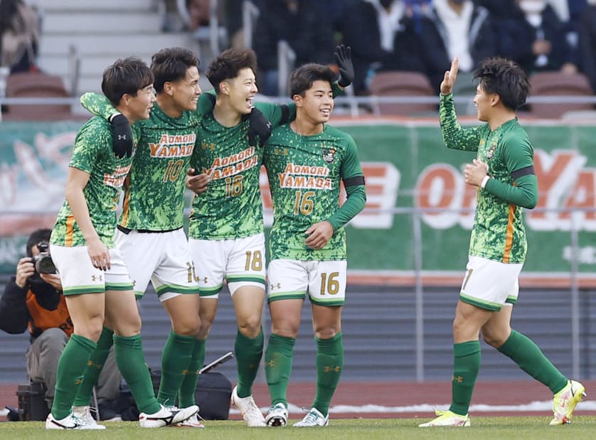青森山田が決勝へ 高校サッカー 高川学園に6 0 日本経済新聞 青森山田が決勝へ 高校サッカー 高川学園に6 0 日本経済新聞