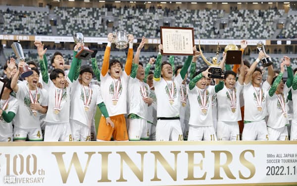 全国高校サッカー優勝の青森山田はインターハイ、プレミアリーグ東と合わせて3冠を達成=共同