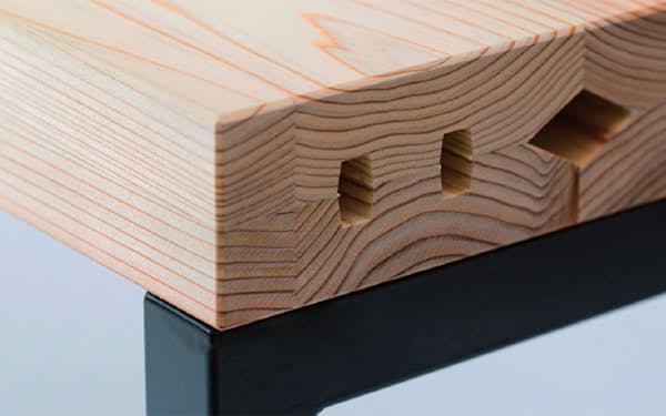 木製中空パネルの断面。強度は高いが、空洞があるため軽い