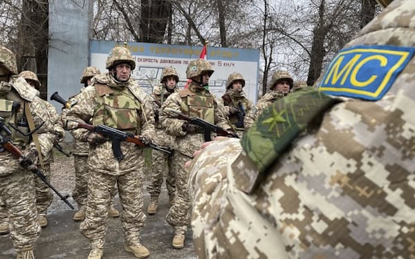 アルマトイに展開するCSTOの平和維持部隊の要員ら（11日、ロシア国防省提供）＝ＡＰ