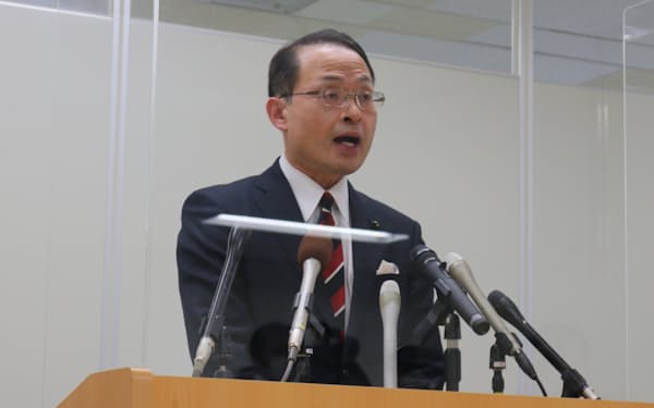 金沢市長の山野之義氏は「日本海側のトップランナーを目指す」と話し、石川県知事選への出馬を表明した（13日、金沢市）
