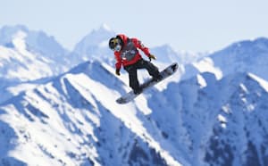 女子で4位に入った岩渕麗楽(15日、ラークス)=共同 女子で4位に入った岩渕麗楽(15日、ラークス)=共同