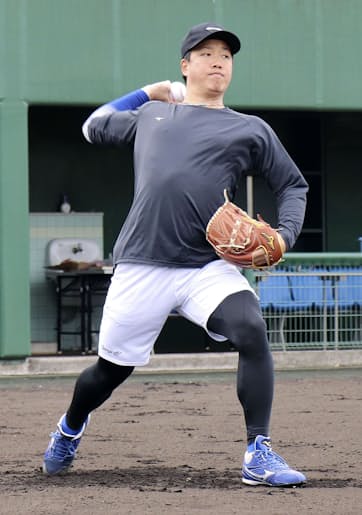 中日 柳裕也 宮崎で自主トレ 地元の応援に 頑張る 日本経済新聞 中日 柳裕也 宮崎で自主トレ 地元の応援に 頑張る 日本経済新聞