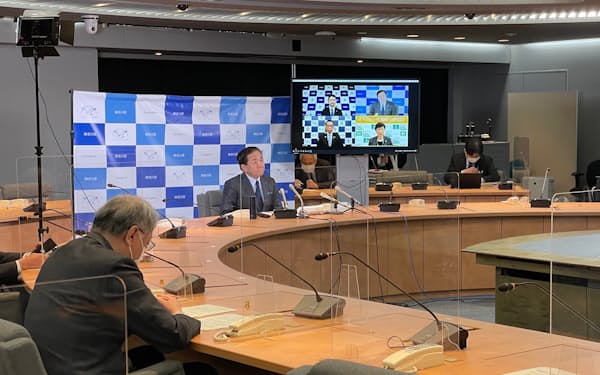 1都3県の知事がオンラインで協議し、「まん延防止等重点措置」の要請を決めた（17日、神奈川県庁）