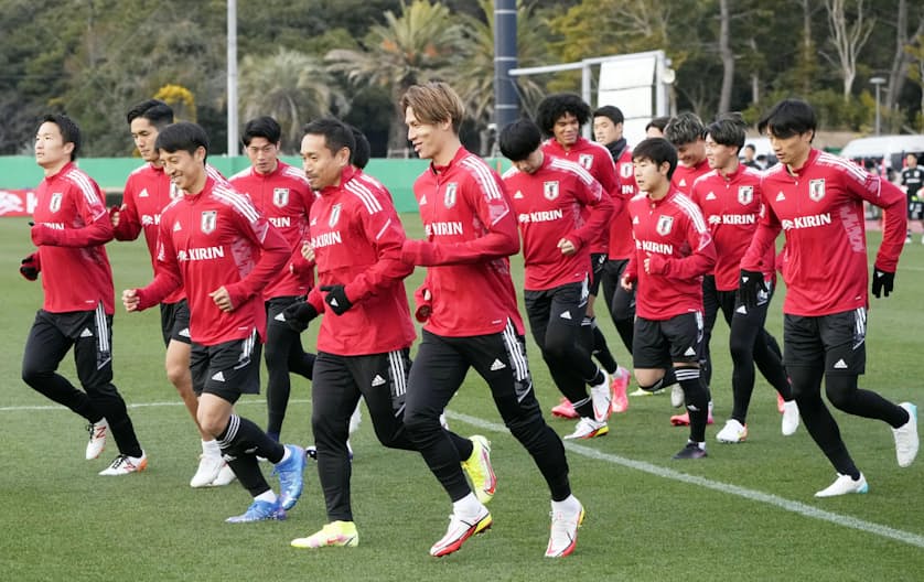 サッカー大迫ら 実戦形式で練習 国内代表候補が合宿 日本経済新聞 サッカー大迫ら 実戦形式で練習 国内代表候補が合宿 日本経済新聞