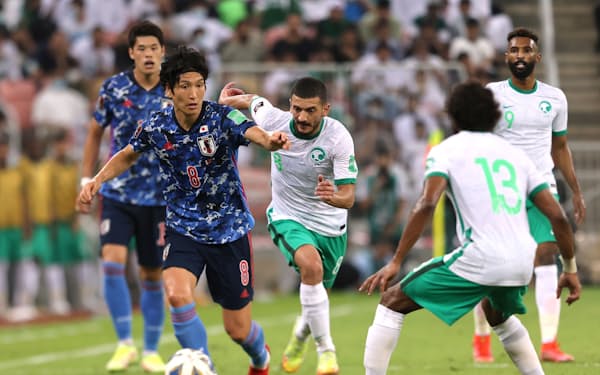 2021年10月、アウェーでサウジアラビアに敗れた日本。２月１日の再戦は両チームにとって大事な一戦となる＝ロイター