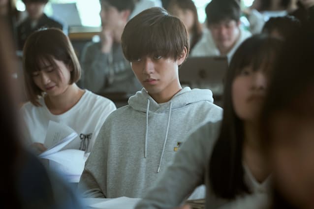 真夜中乙女戦争 主演の永瀬廉 演じる楽しさ味わう 日本経済新聞 真夜中乙女戦争 主演の永瀬廉 演じる楽しさ味わう 日本経済新聞