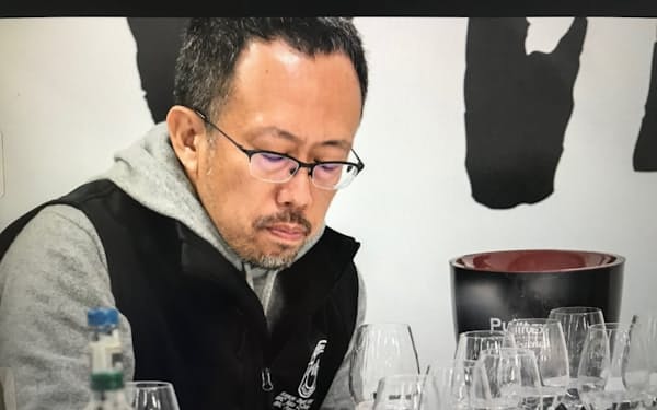 動画には大橋氏が日本酒を試飲する画像も盛り込んだ