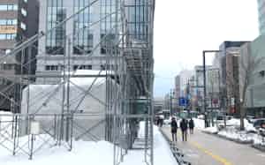 大通公園での雪像制作も中止する(18日、札幌市内)