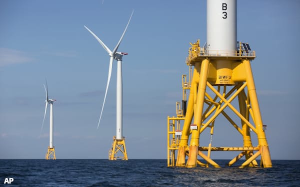 欧米で盛んな洋上風力発電は土地が限られる日本でも有望だ=AP