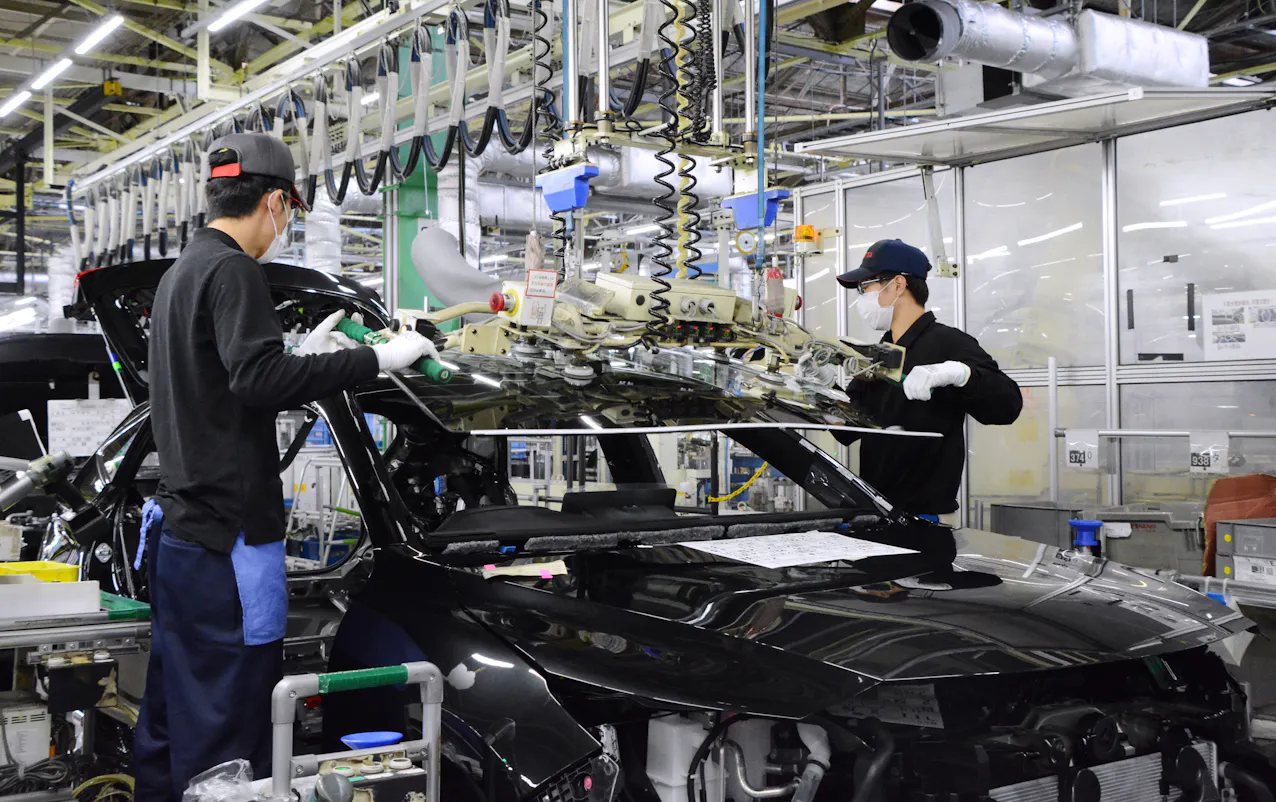 トヨタ21年度世界生産、前年度超えも目標900万台割れへ :日本経済新聞