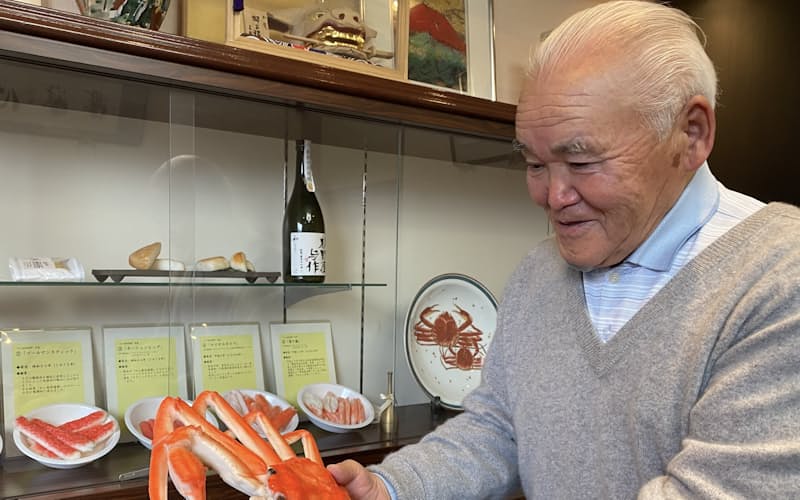 カニカマを開発した清田稔さん。完全なカニを目指し「カニ脚に繊維が何本あるか数えていた」 カニカマを開発した清田稔さん。完全なカニを目指し「カニ脚に繊維が何本あるか数えていた」