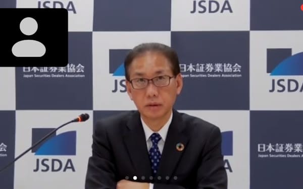 オンラインで会見する日本証券業協会の森田敏夫会長