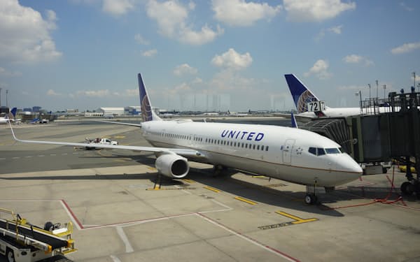 ユナイテッド航空の機体（20年7月、米ニュージャージー州のニューアーク国際空港）