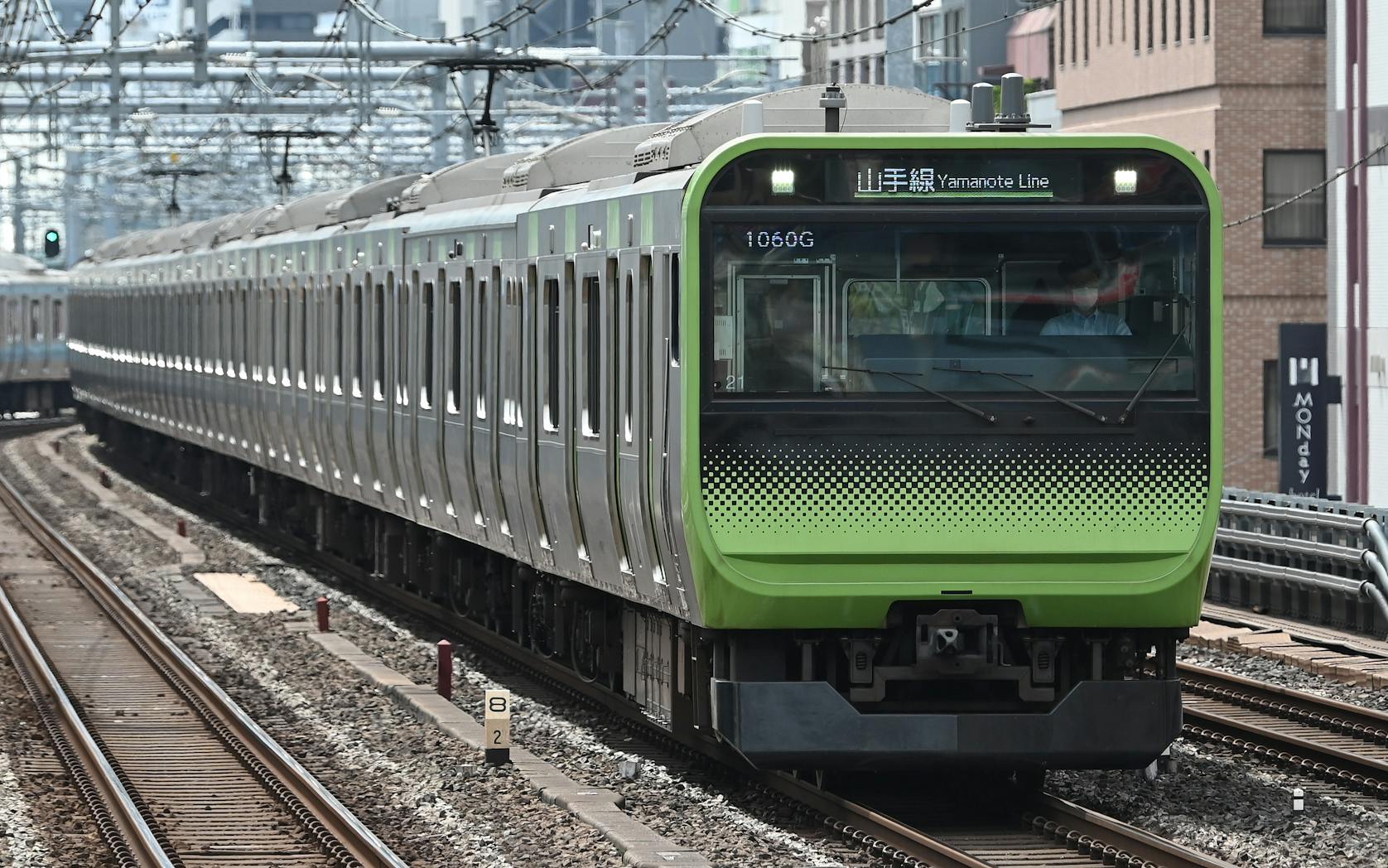 JR東日本などは鉄道の混雑緩和にむけた実験を行う