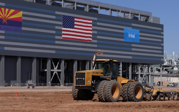 インテルは米国での新たな設備投資を決めた（写真はアリゾナ新工場の建設工事の様子）