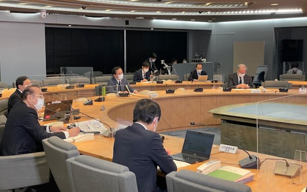 神奈川県は感染症対策協議会を開き、新型コロナウイルスへの対応を議論した（21日、県庁）