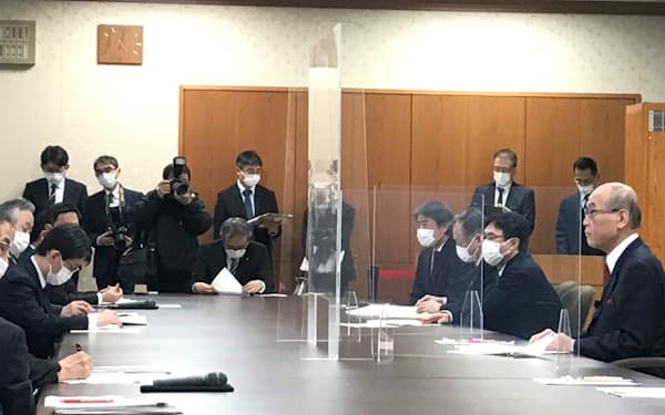 重点措置の適用された場合の対応などを話し合った石川県の新型コロナ対策本部（２３日、県庁）