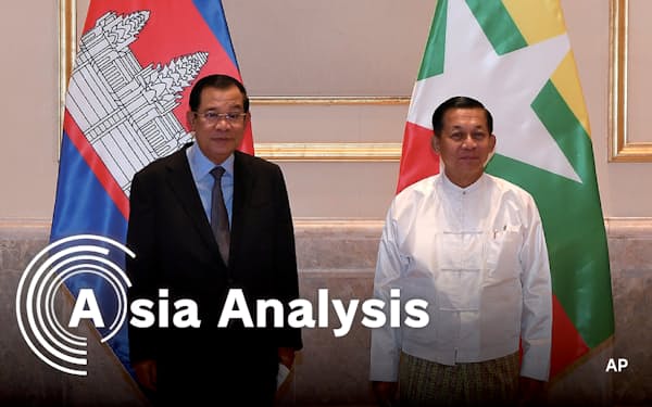 今年のASEAN議長、カンボジアのフン・セン首相㊧は批判を押し切ってミャンマーを訪れ、ミンアウンフライン国軍総司令官と会談した（1月7日）=カンボジア国営放送より、AP