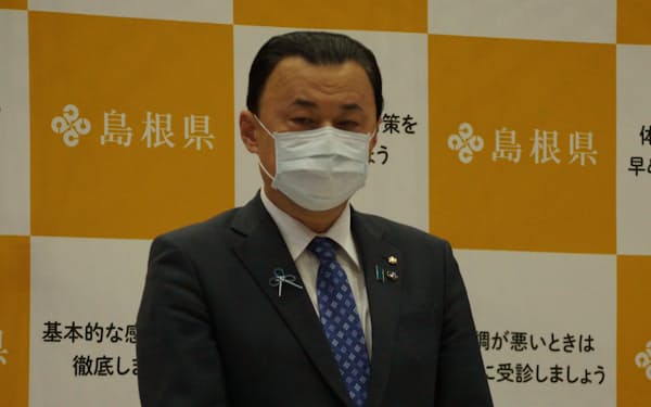 重点措置の要請について説明する島根県の丸山知事