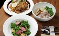 家庭で作れるラム肉料理。左上から時計回りに、ビリヤニ風ラム肉の炊き込みご飯、ラムしゃぶのフォー、きのことズッキーニのラム肉サラダ（東京都港区のアマラントス）=吉川　秀樹撮影